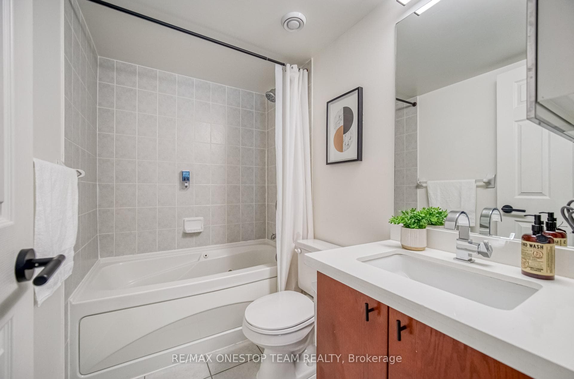 30 Grand Trunk Crescent Unit 1211 photo 22