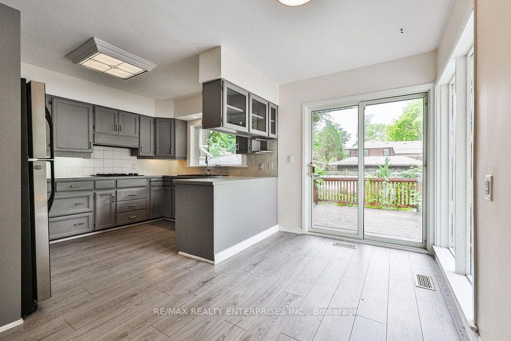 Eat-In Kitchen W/Walkout To Sundeck