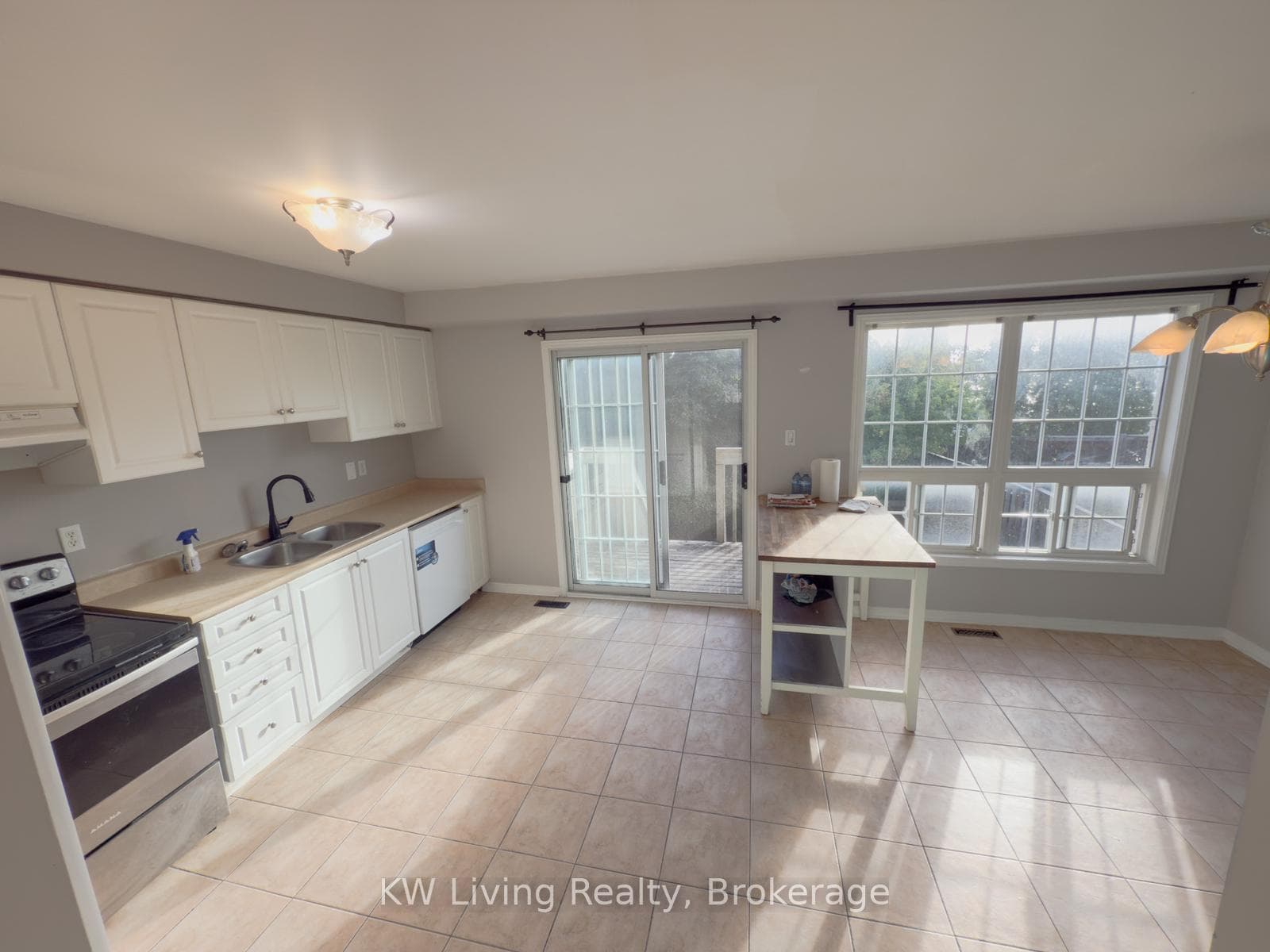 395 Flagstone Way photo 2