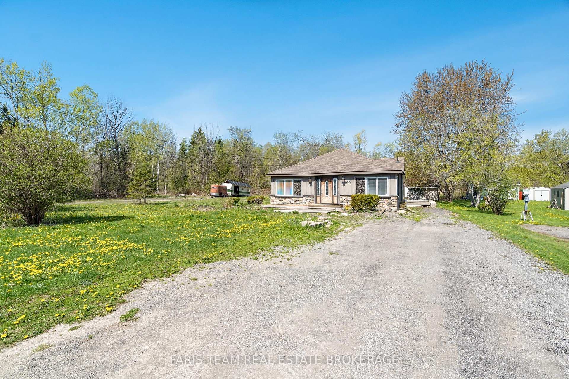 1042 Cameron Street photo 3