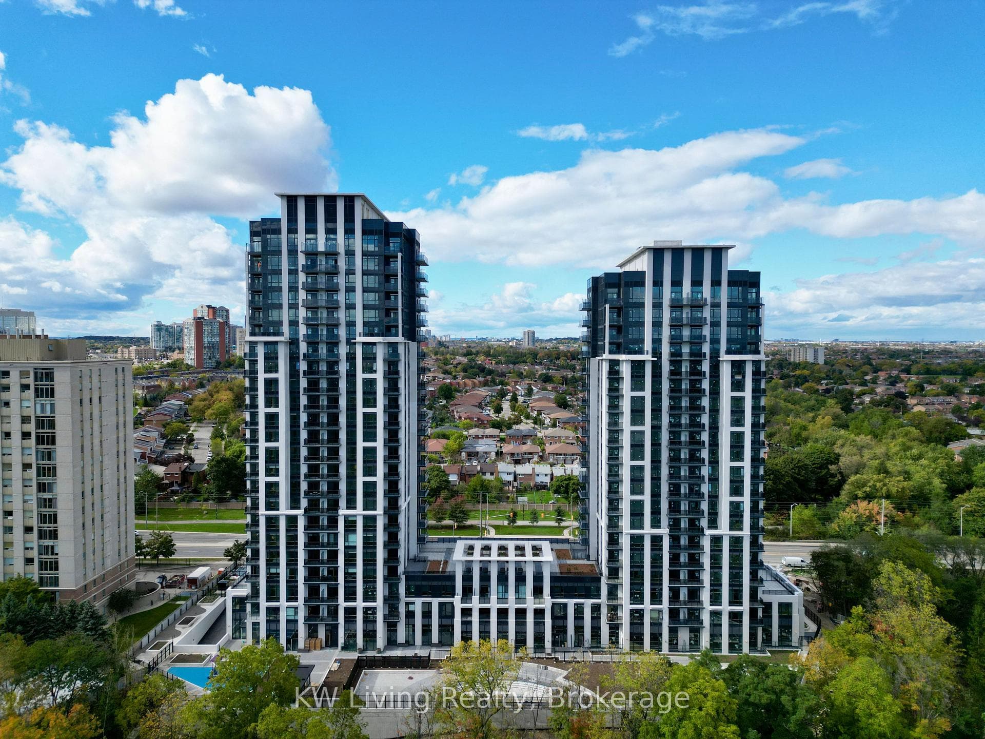 202 Burnhamthorpe Road Unit 1210 photo 2