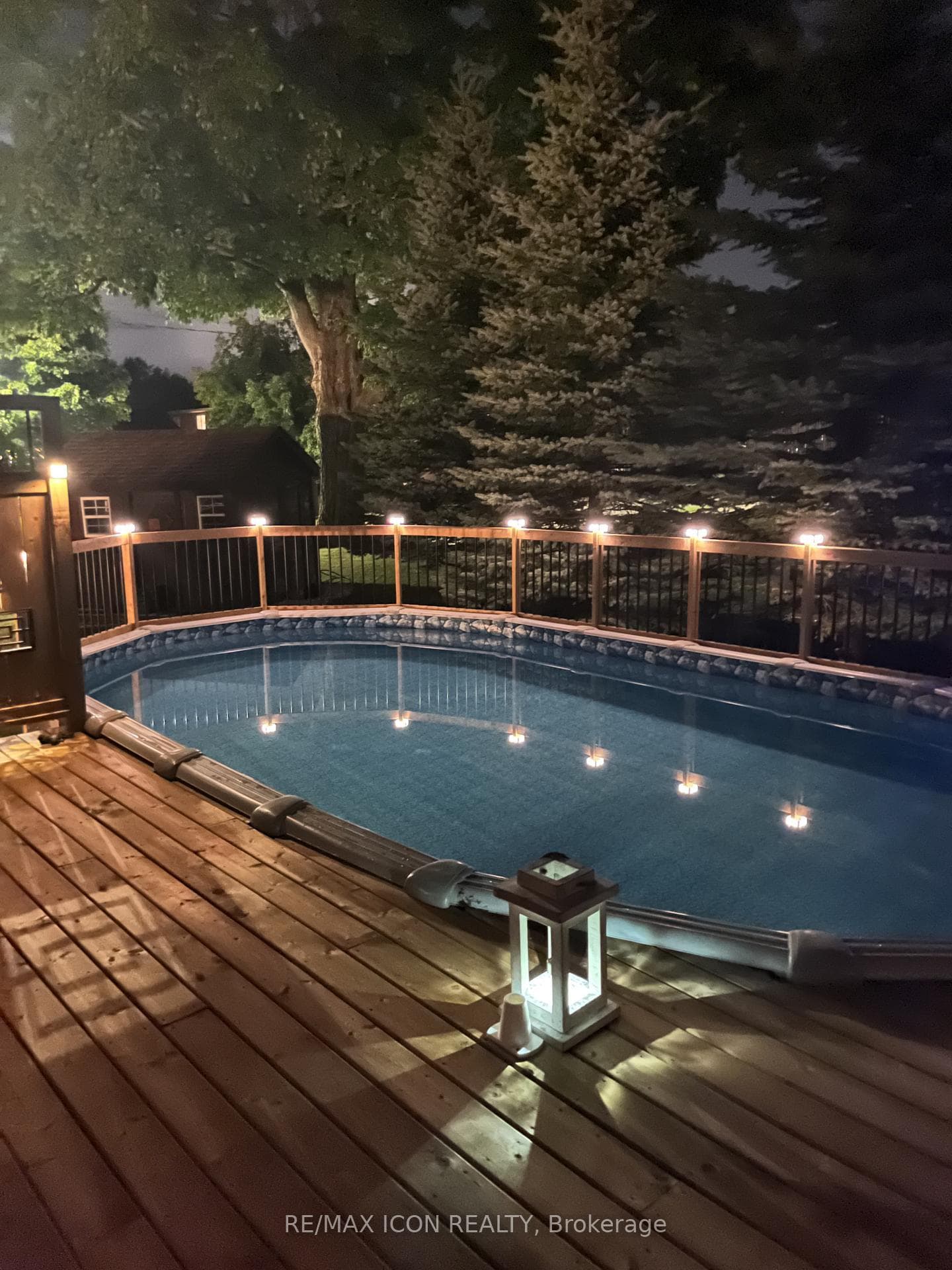 178 Melissa Crescent photo 32