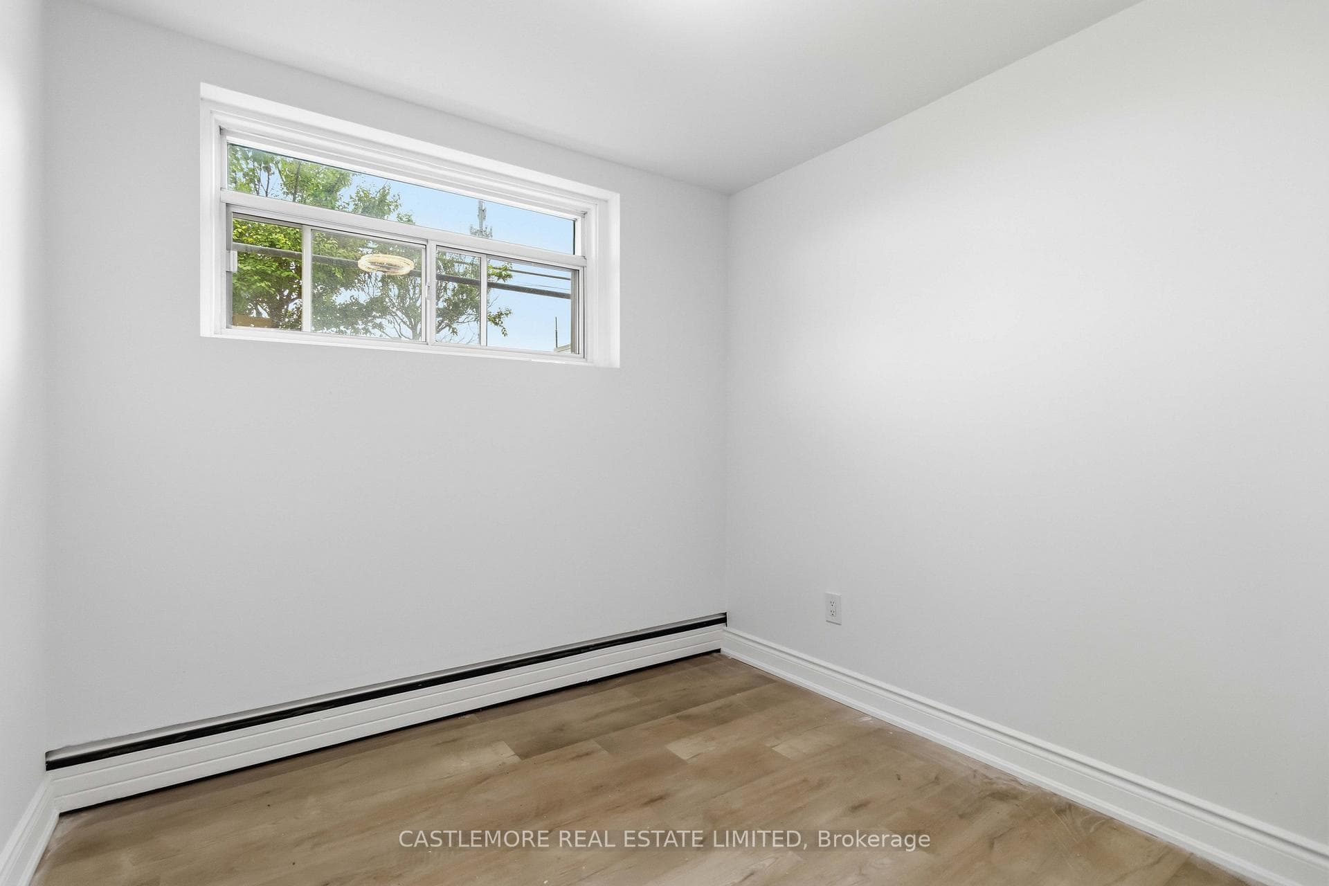 9 allenby Avenue photo 17