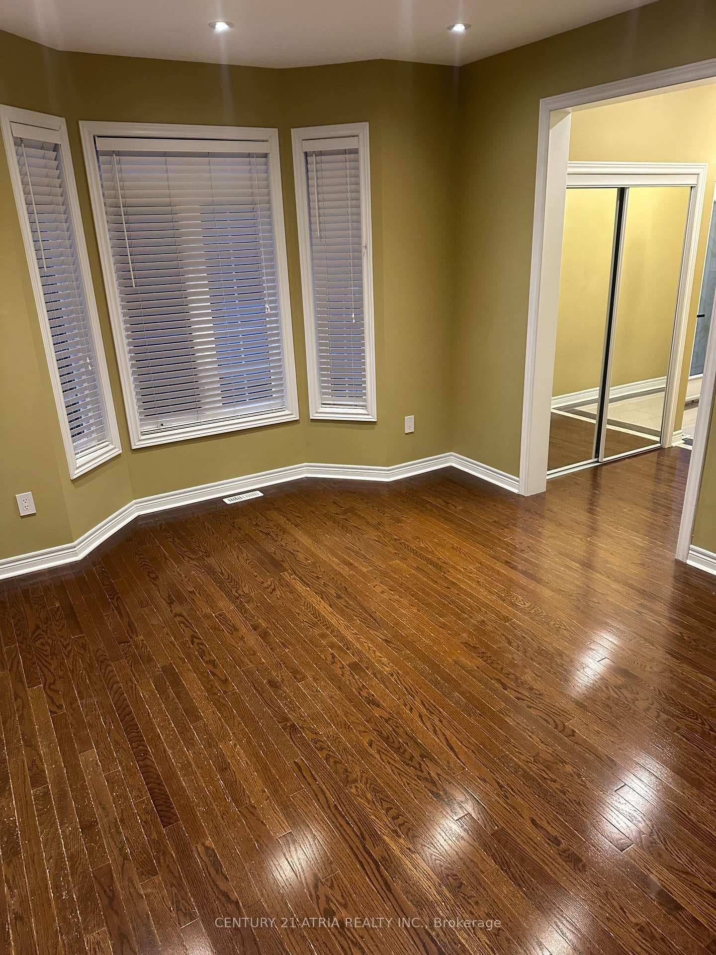209 District Avenue photo 4
