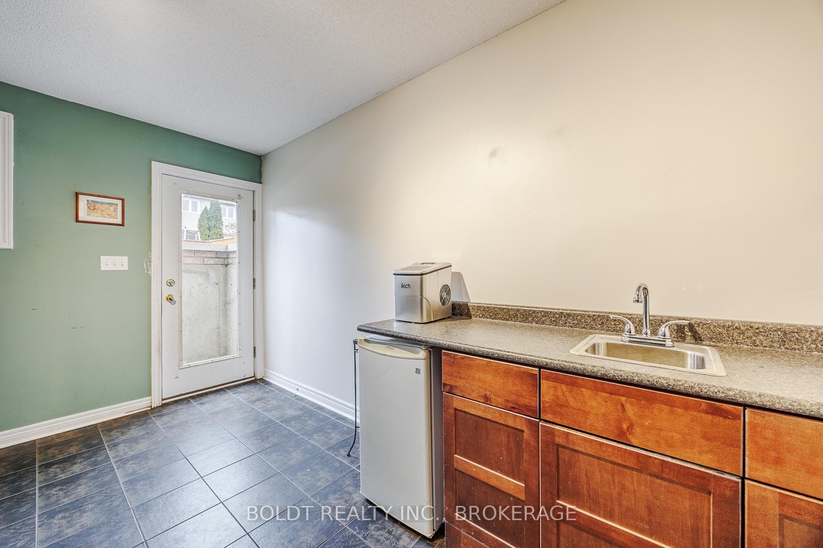 84 Confederation Avenue photo 16