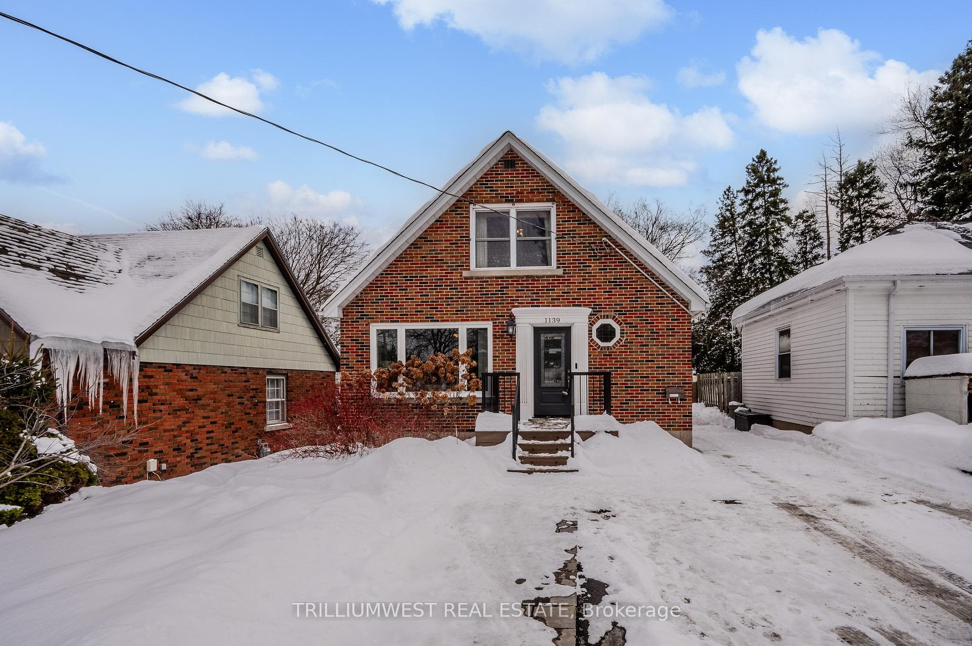 1139 Queens Boulevard photo 2