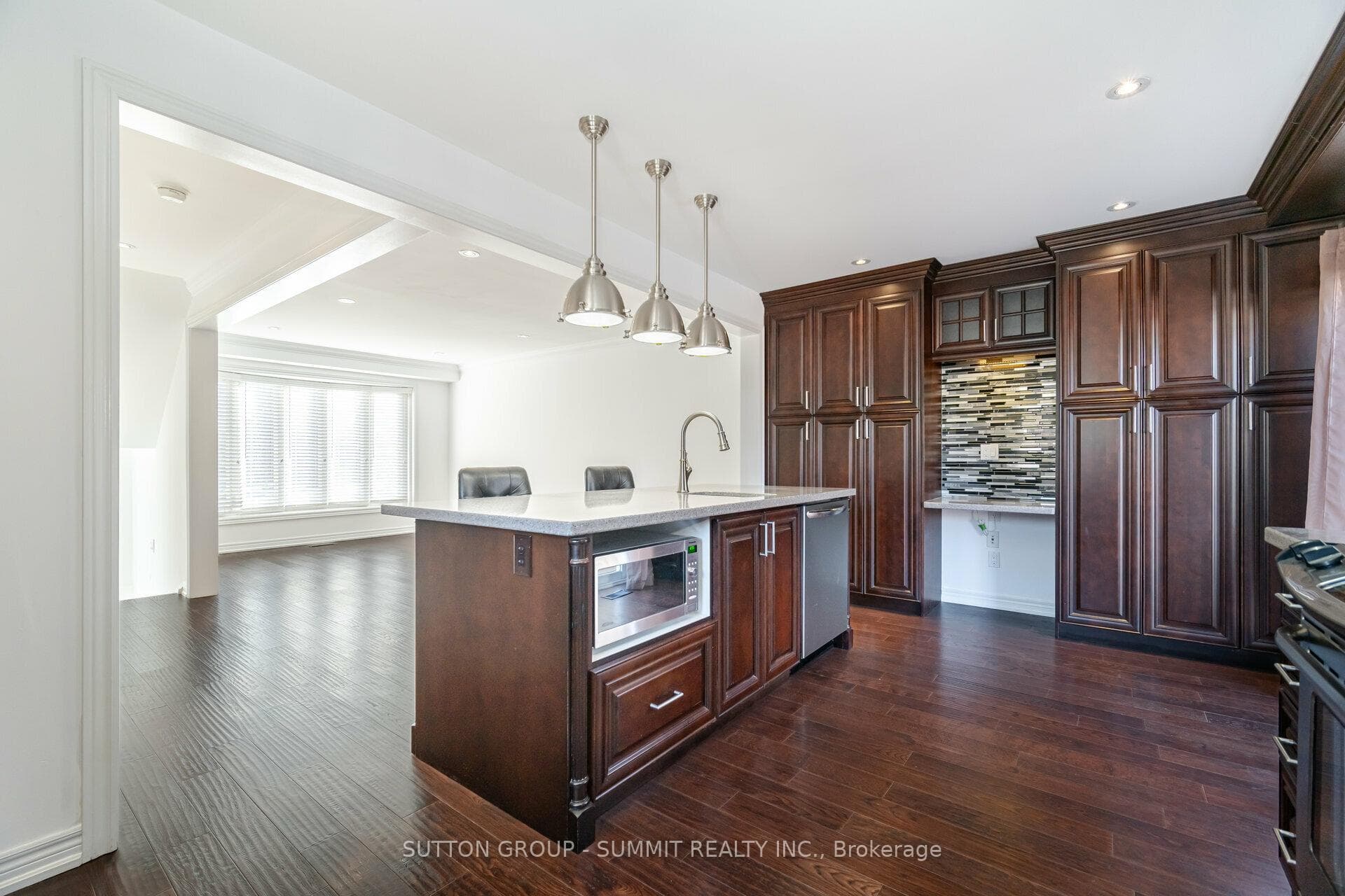 Open concept, ideal for entertaining