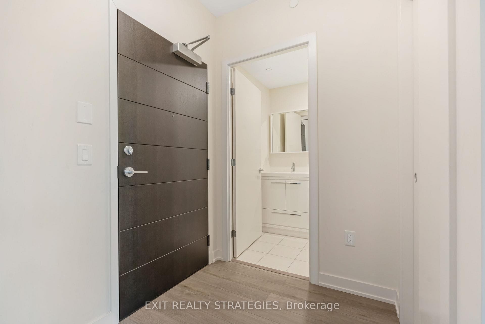 212 King William Street Unit 521 photo 12