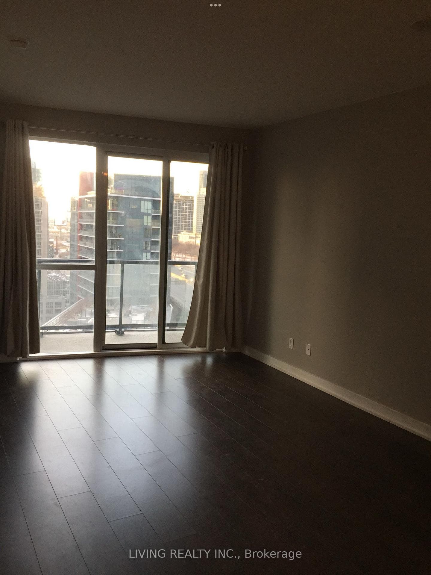 20 Bruyeres Mews Unit 1602 photo 2