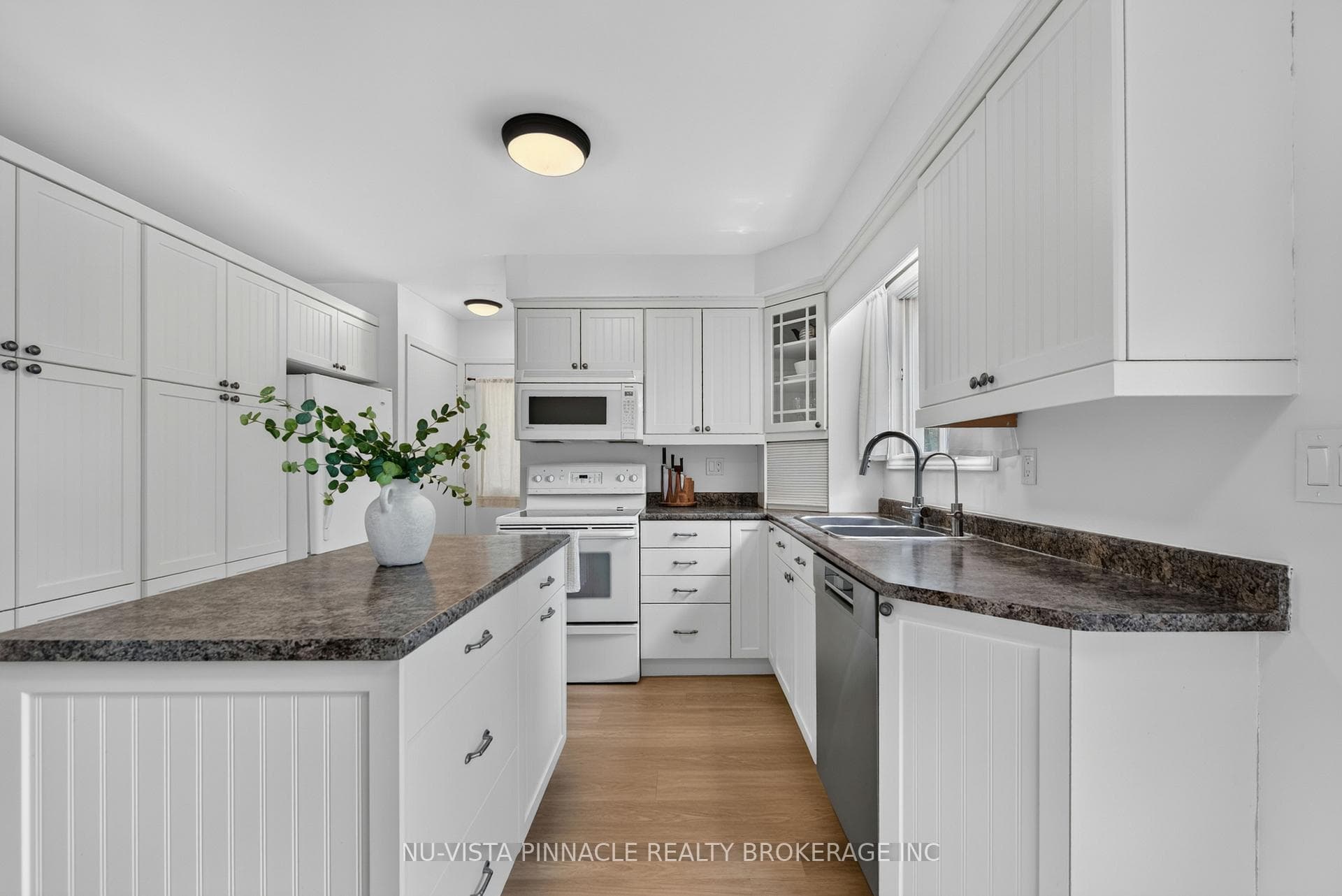 28 Edgemere Crescent photo 15