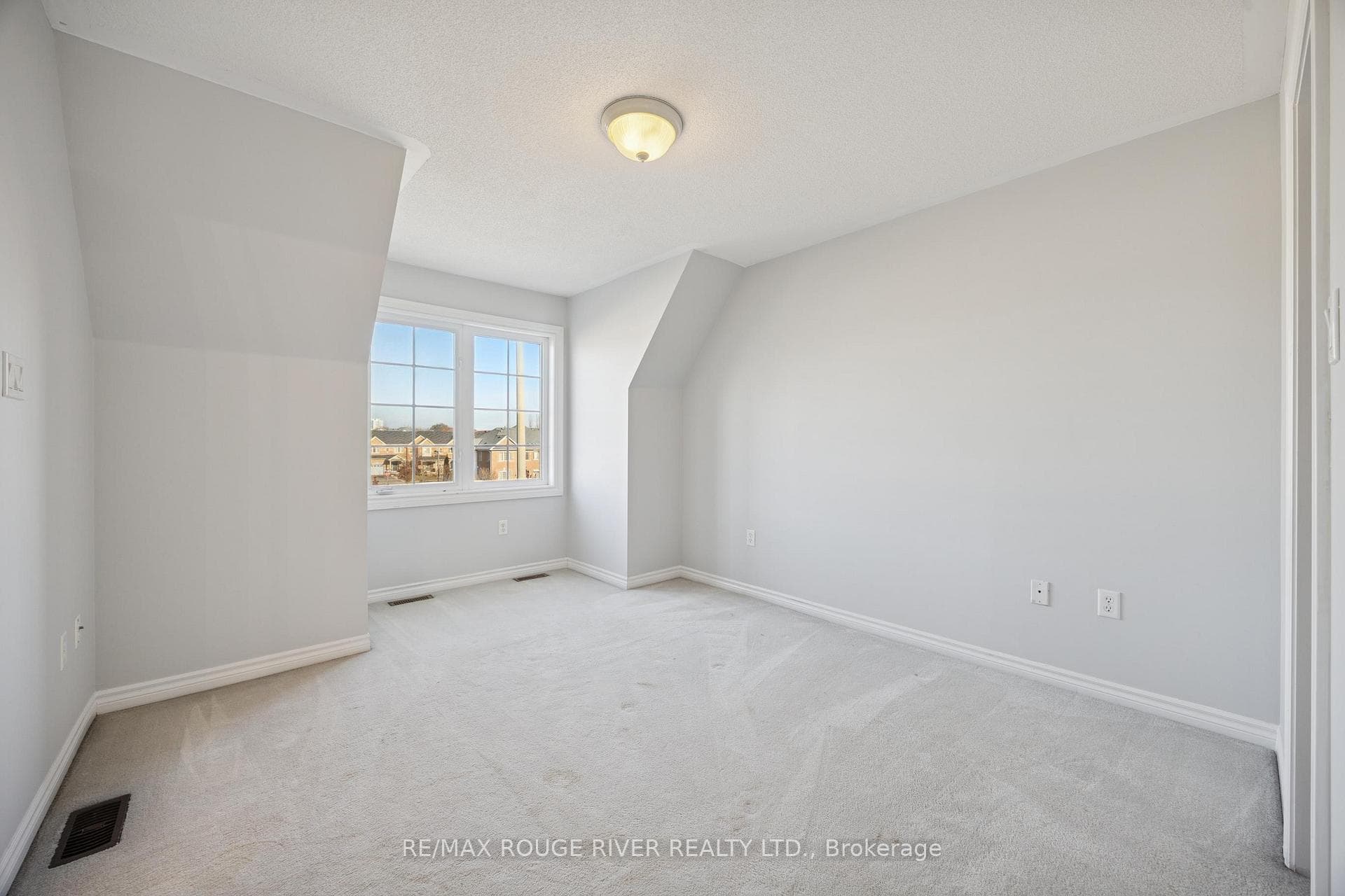 131 Kenneth Hobbs Avenue photo 22