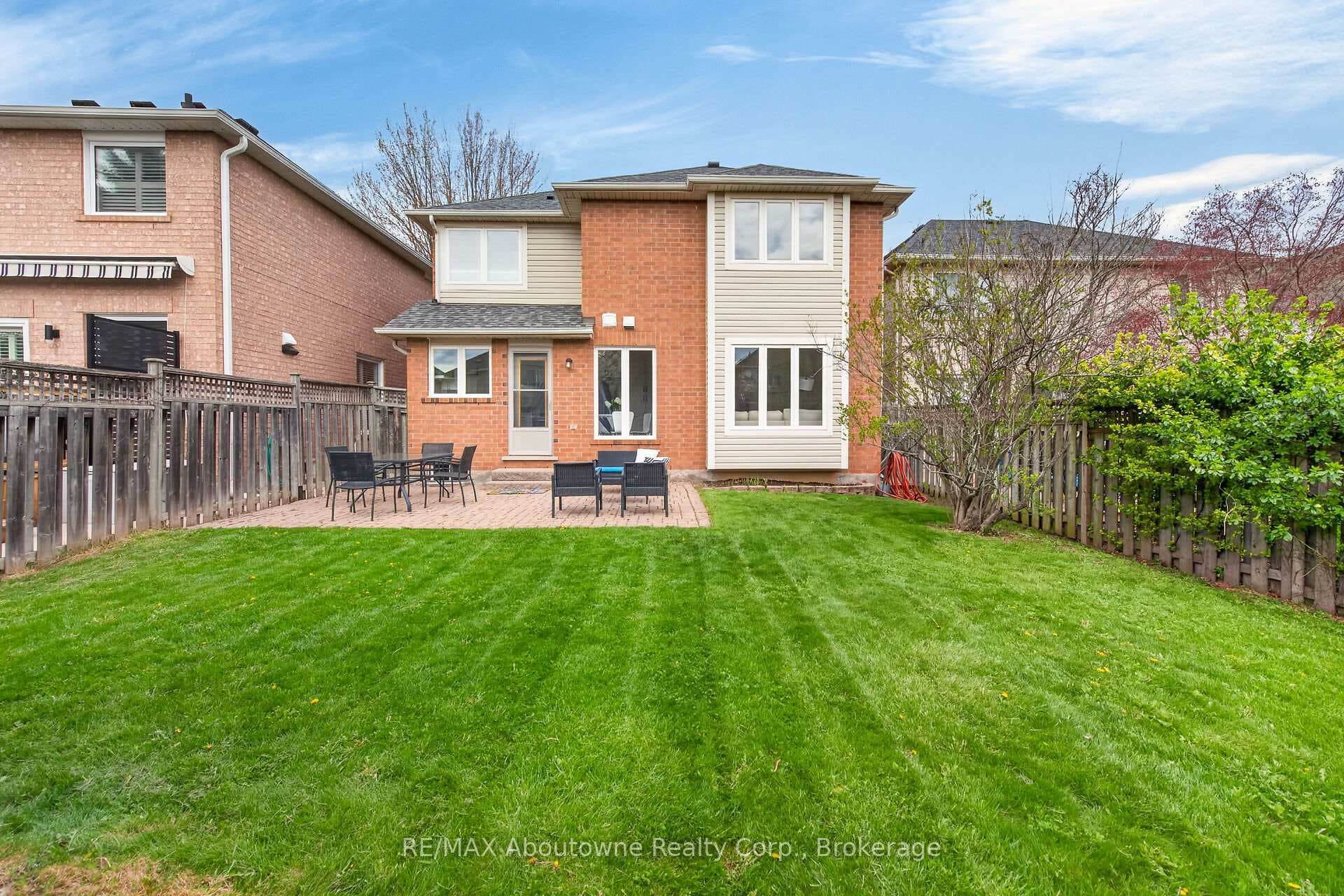 2385 Guildstone Crescent photo 32