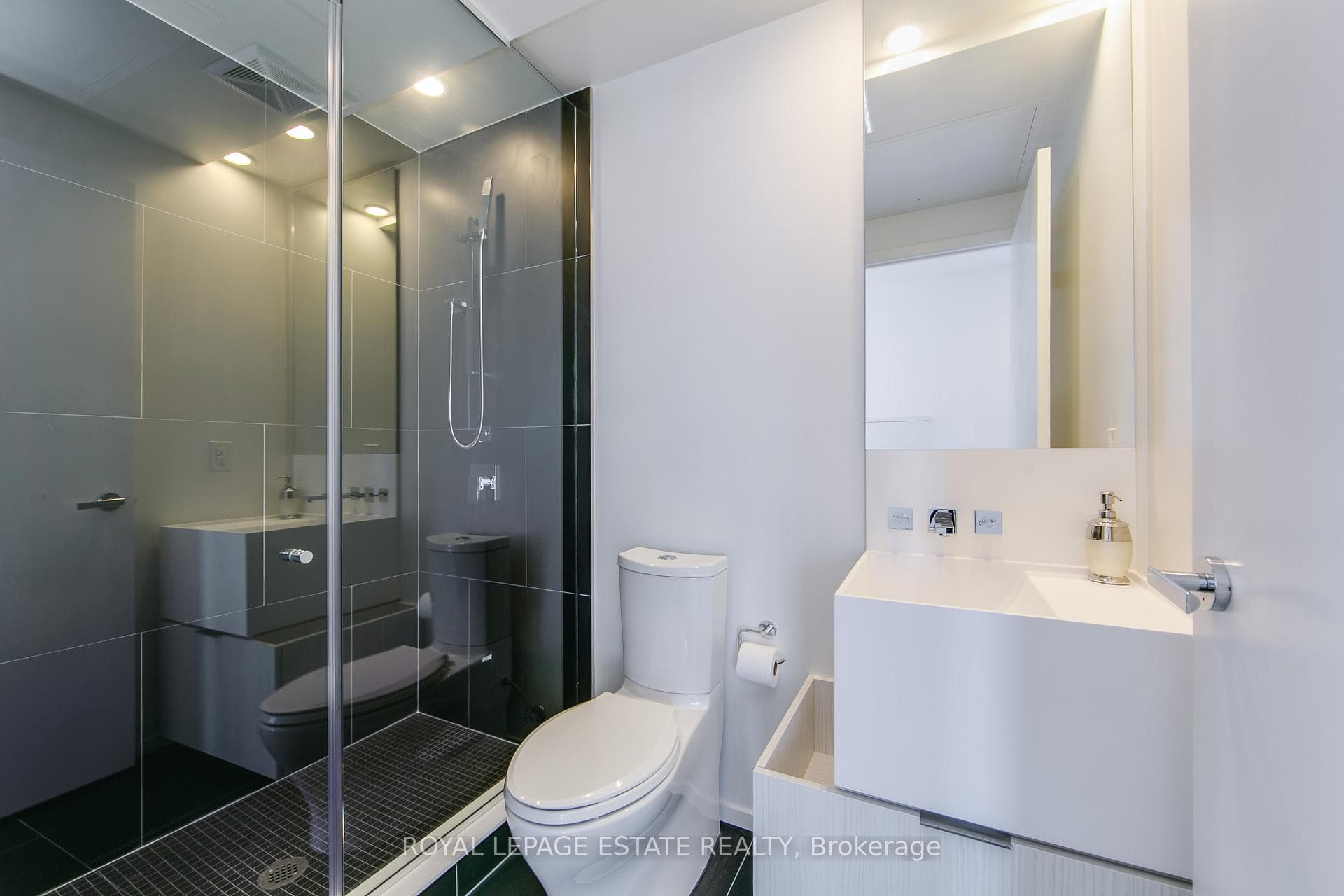 1 Bloor Street Unit 3010 photo 17