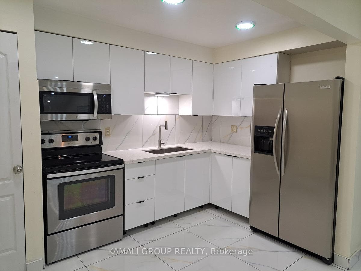 262 John Garland Boulevard photo 8