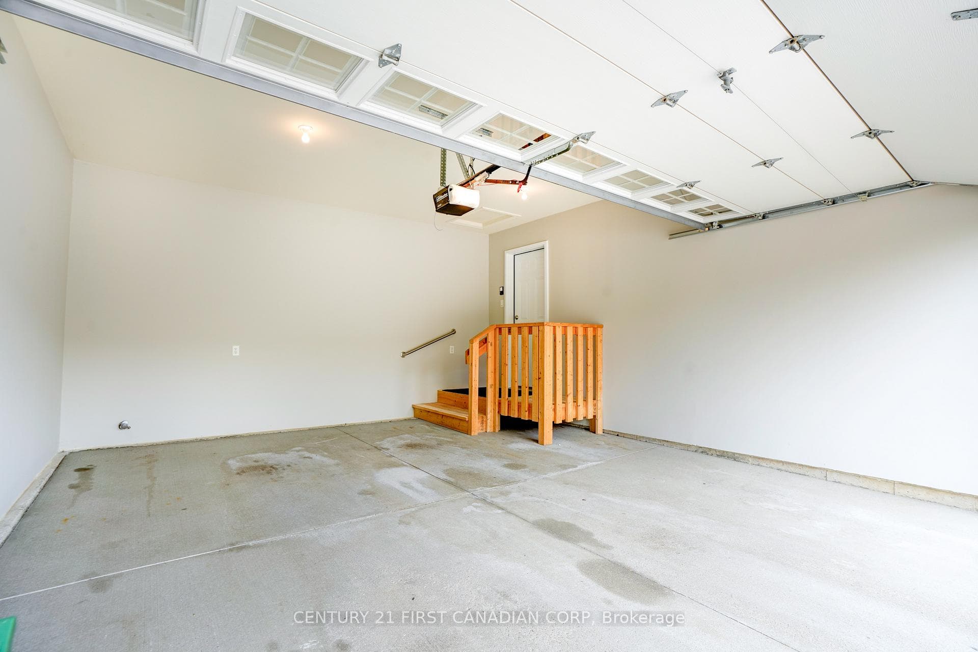 620 Thistlewood Drive Unit 24 photo 33