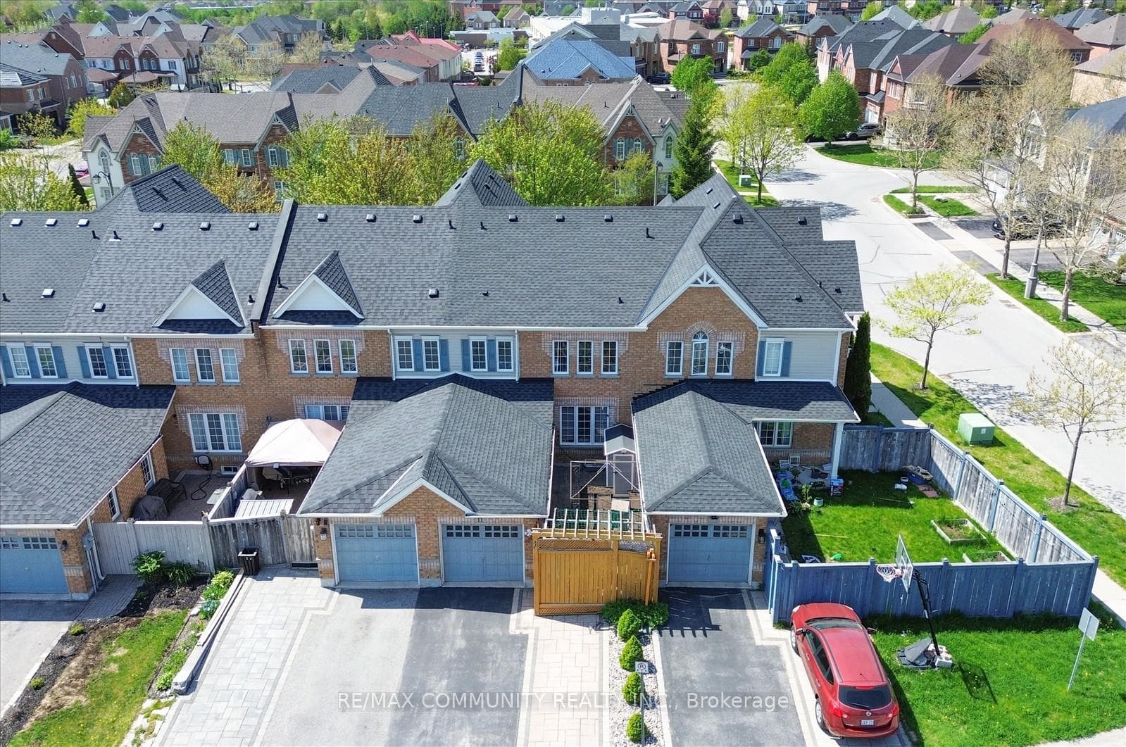 11 Schofield Gate photo 41