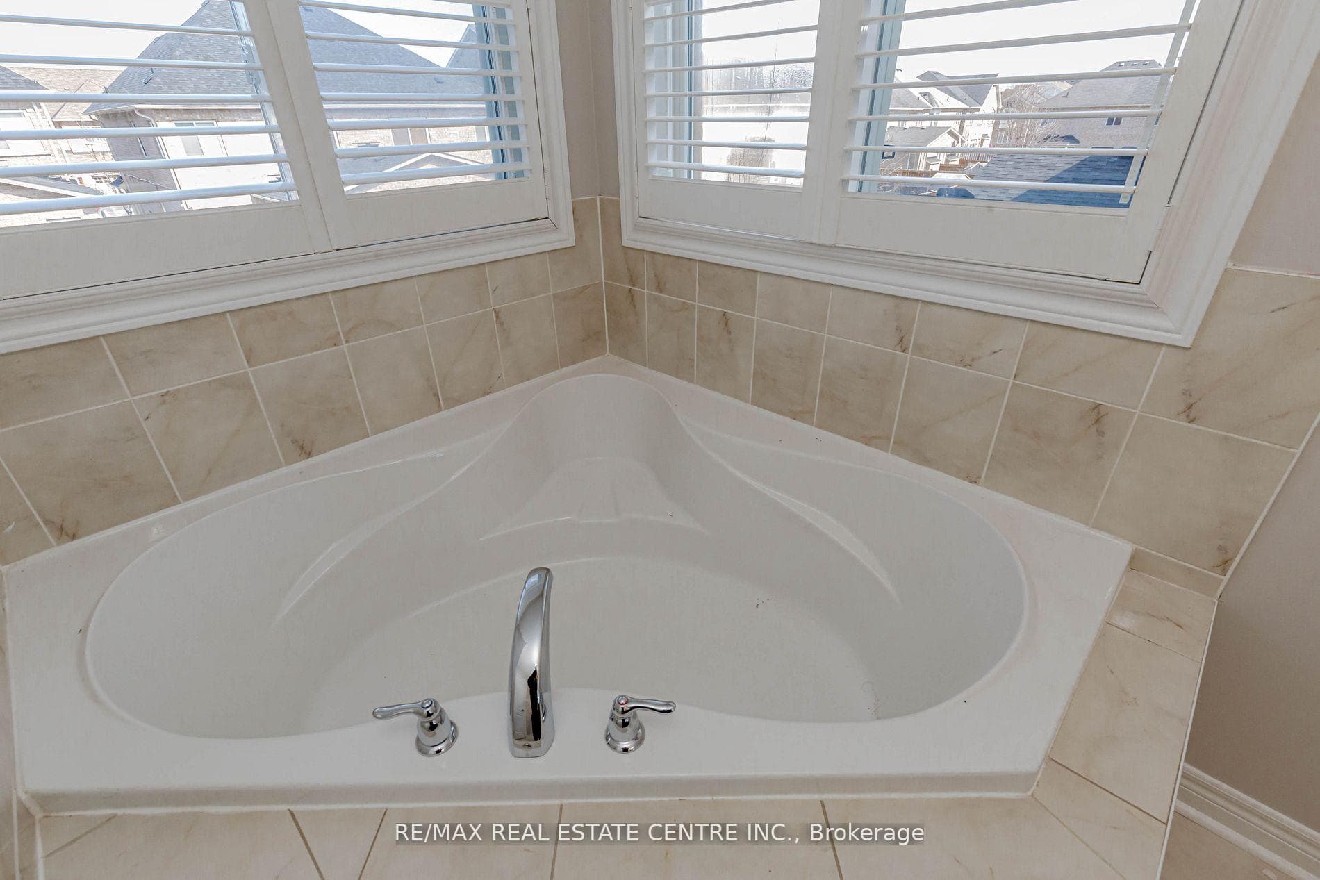 20 Gower Crescent Unit (Upper) photo 31