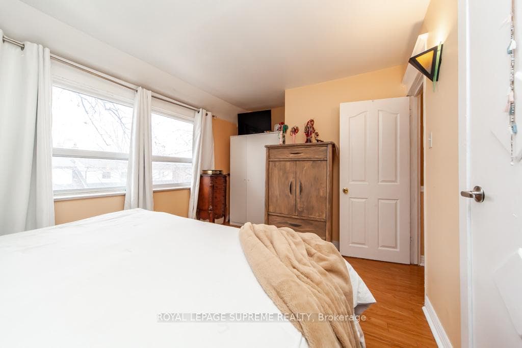 95 Silverthorn Avenue photo 24