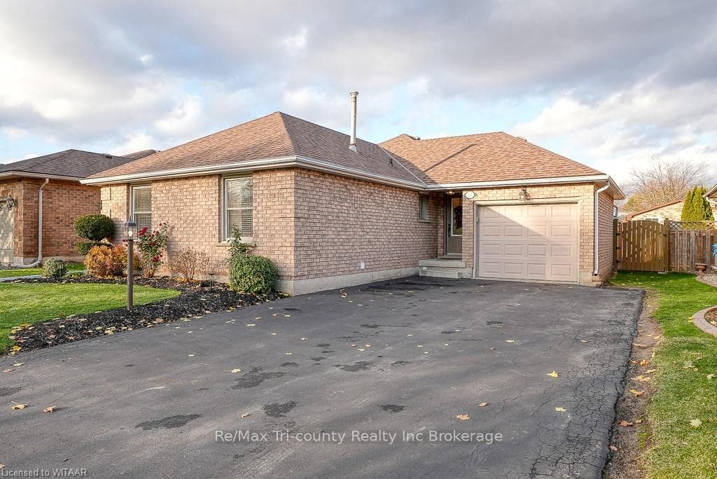 22 COXWELL Crescent photo 42