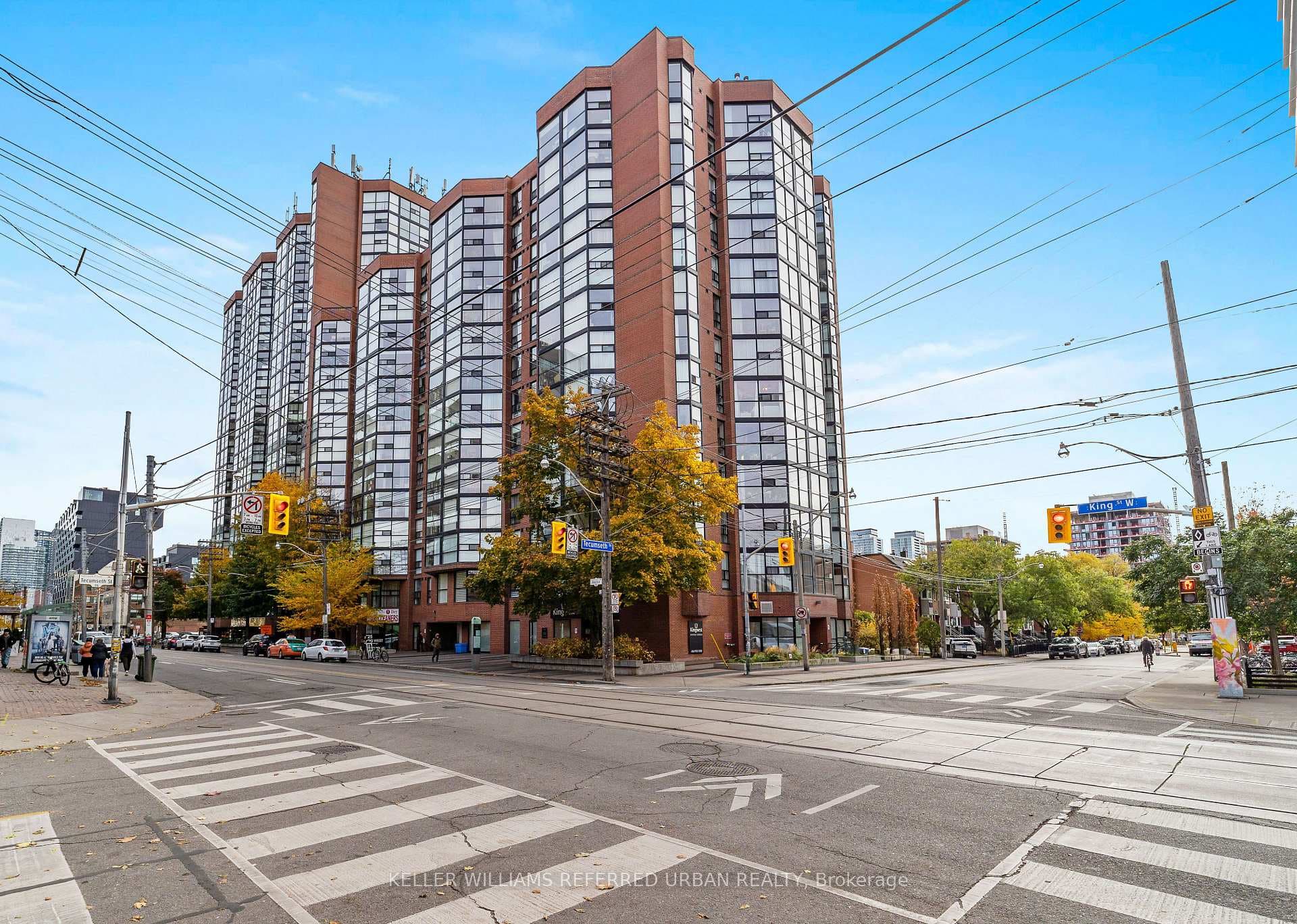 725 King St West