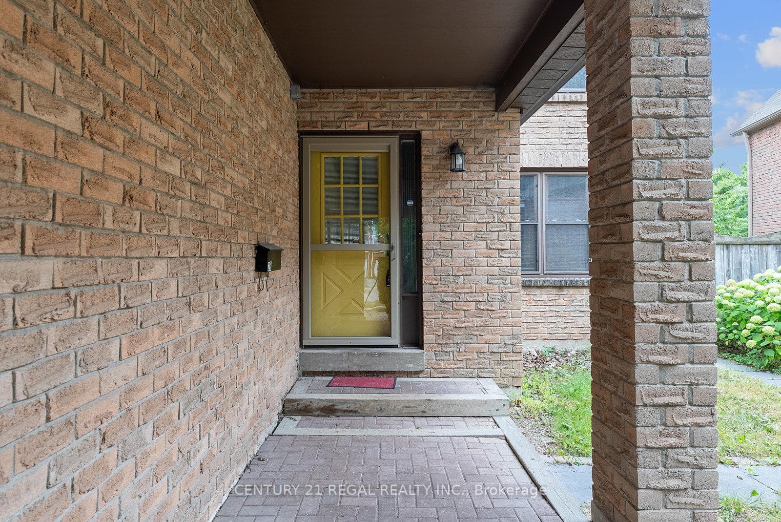 28 Ecclesfield Drive photo 2