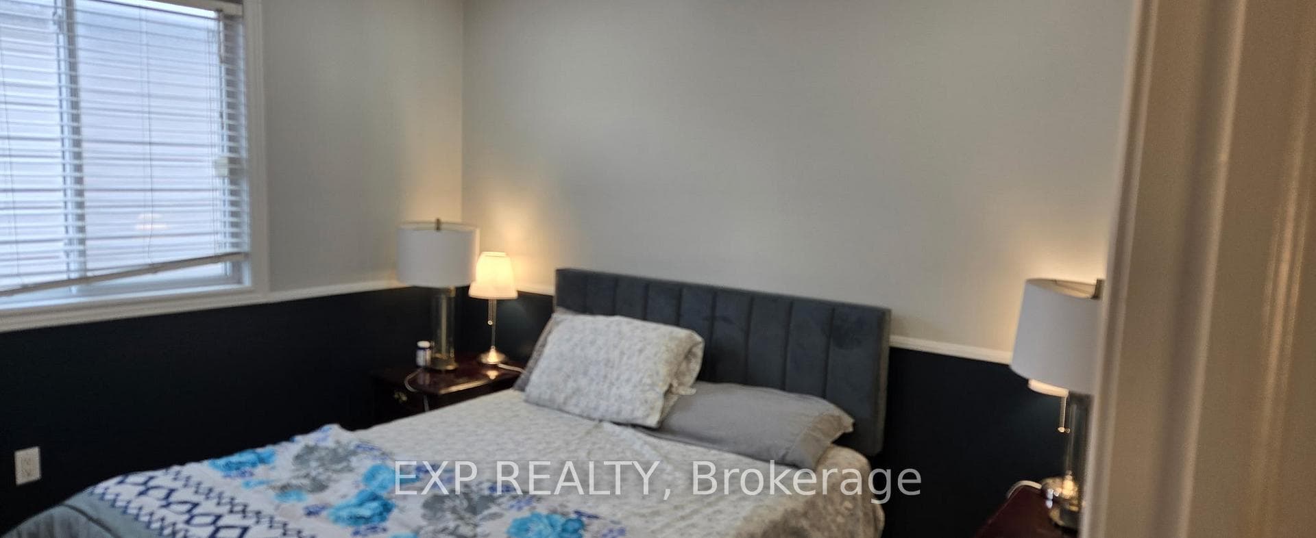 469 DANSBURY Drive Unit UPPER photo 27
