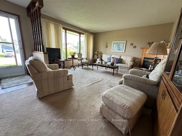 710 Mary Street photo 4