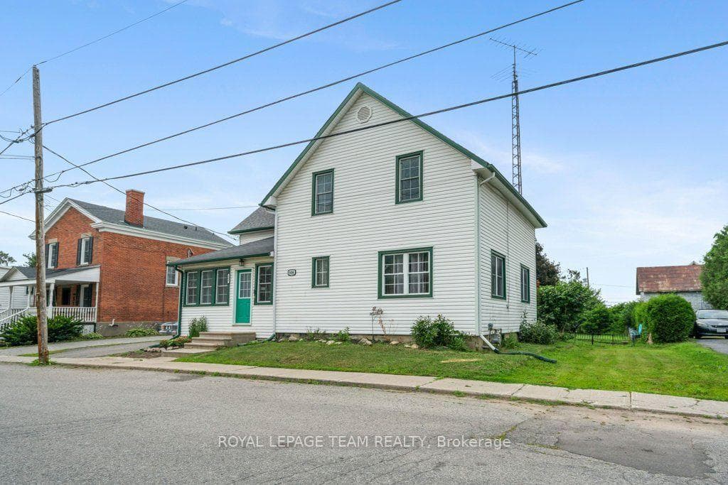 506 Victoria Street photo 3
