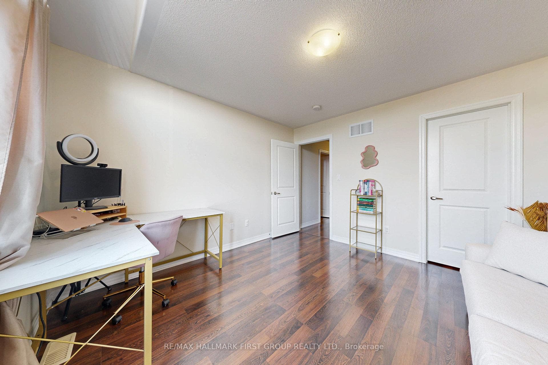 1727 Silverstone Crescent photo 22