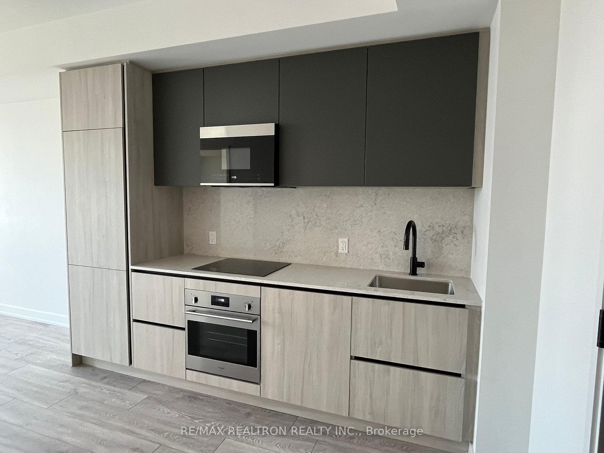 108 Peter Street Unit 5012 photo 2