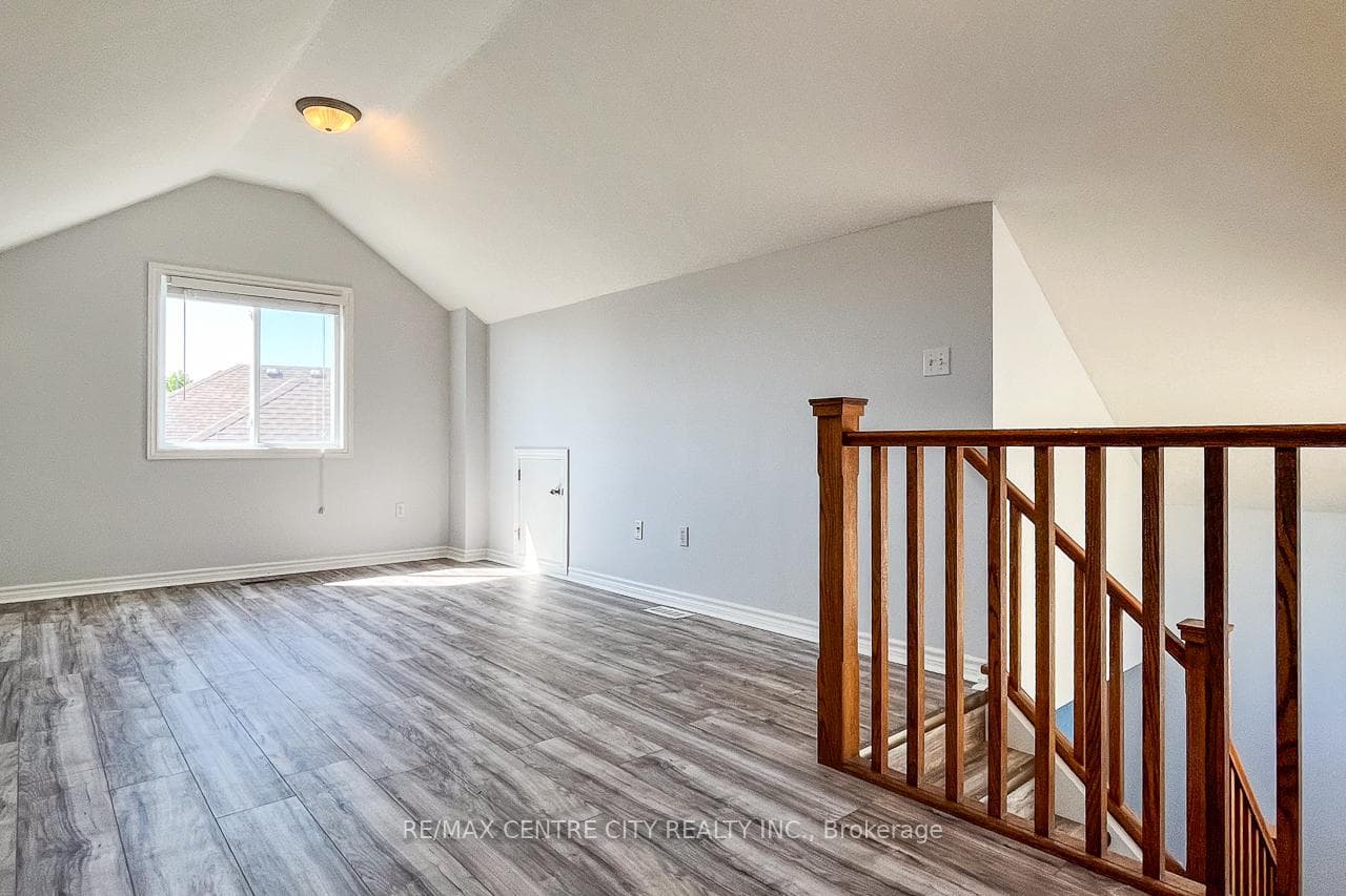 660 Oakcrossing Road photo 34