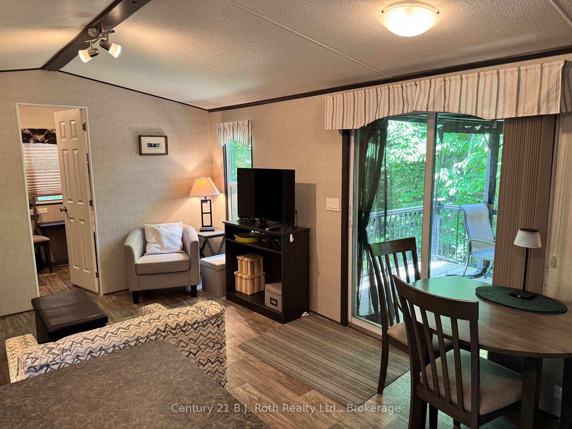 767 Poplar Crescent photo 18