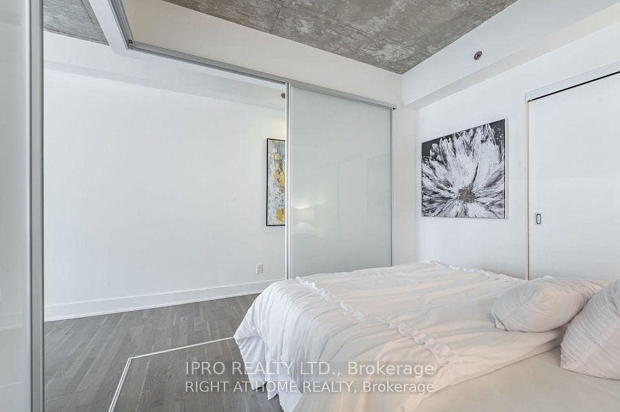 630 Queen Street Unit 413 photo 20