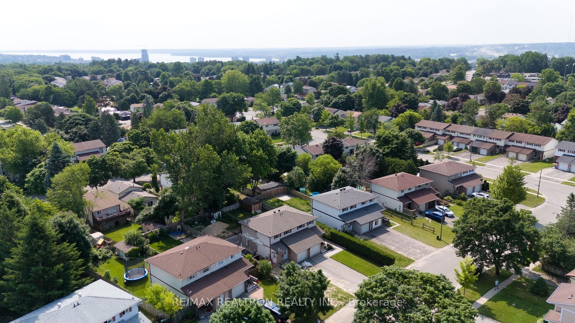 94 Mowat Crescent photo 9