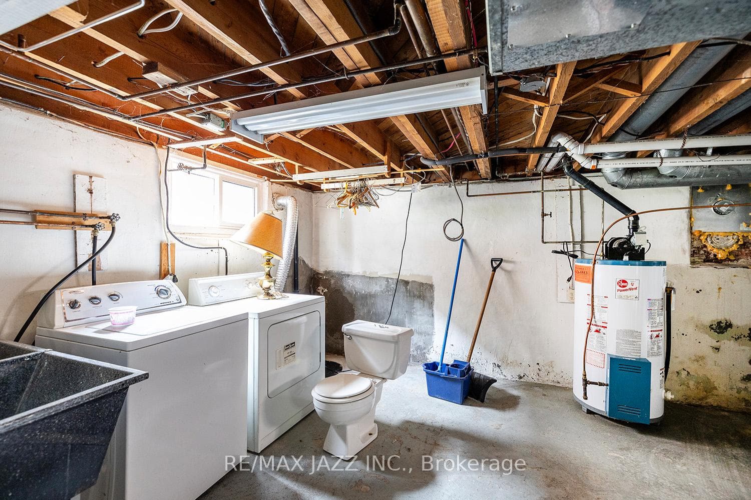 445 Beverly Street photo 21