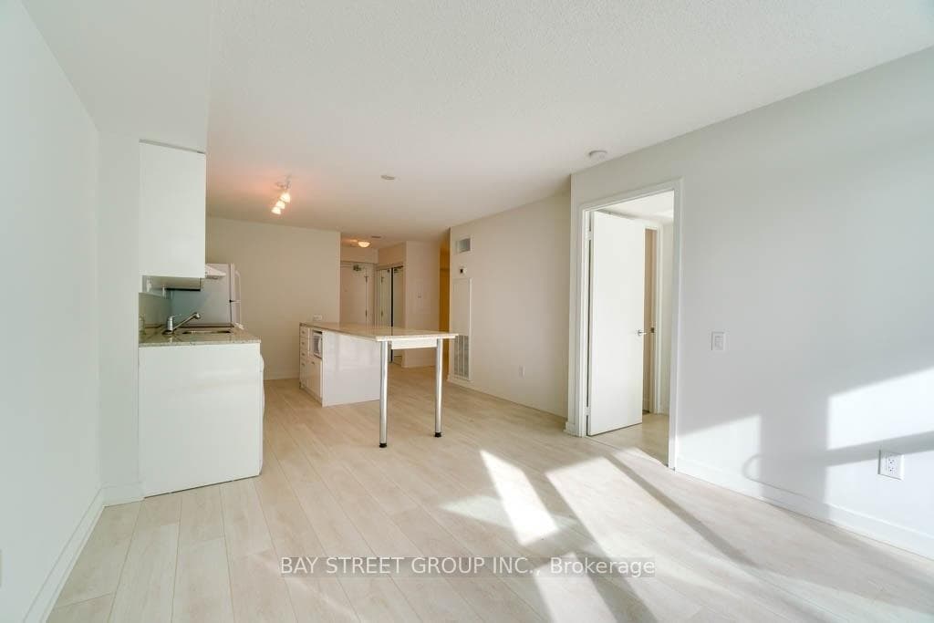 15 Singer Court Unit 1011 photo 2