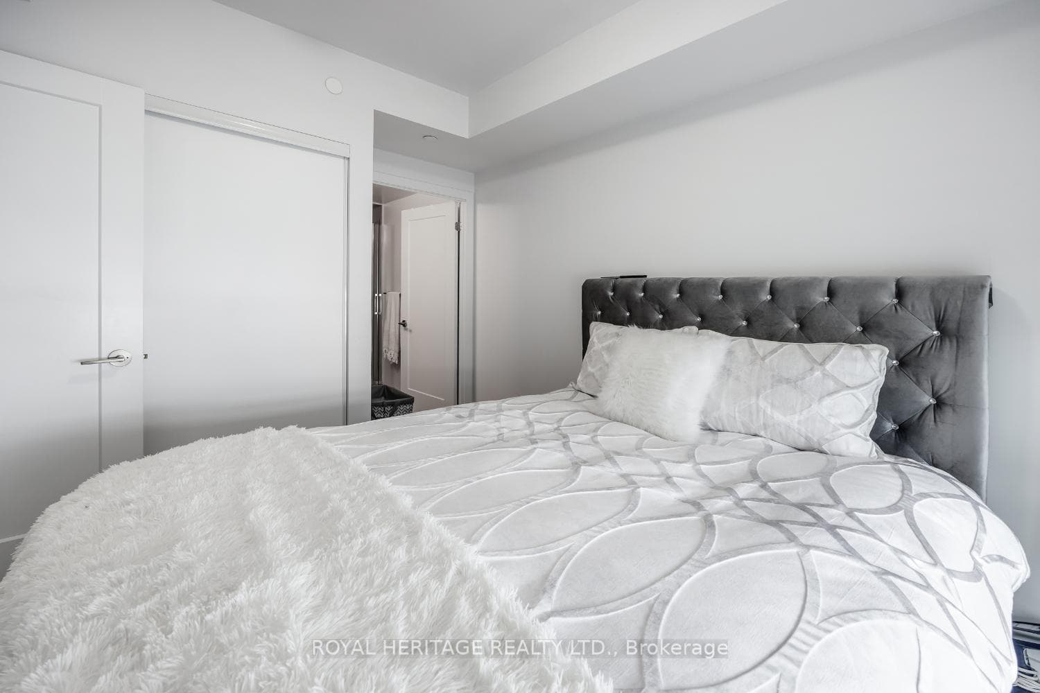2550 Simcoe Street Unit 309 photo 12