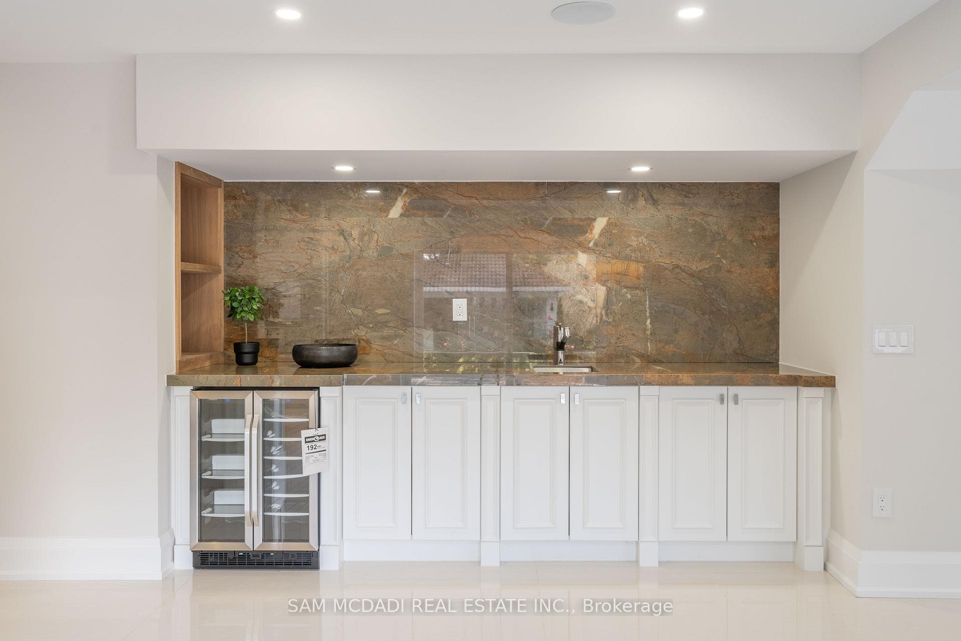 470 Warren Road photo 34