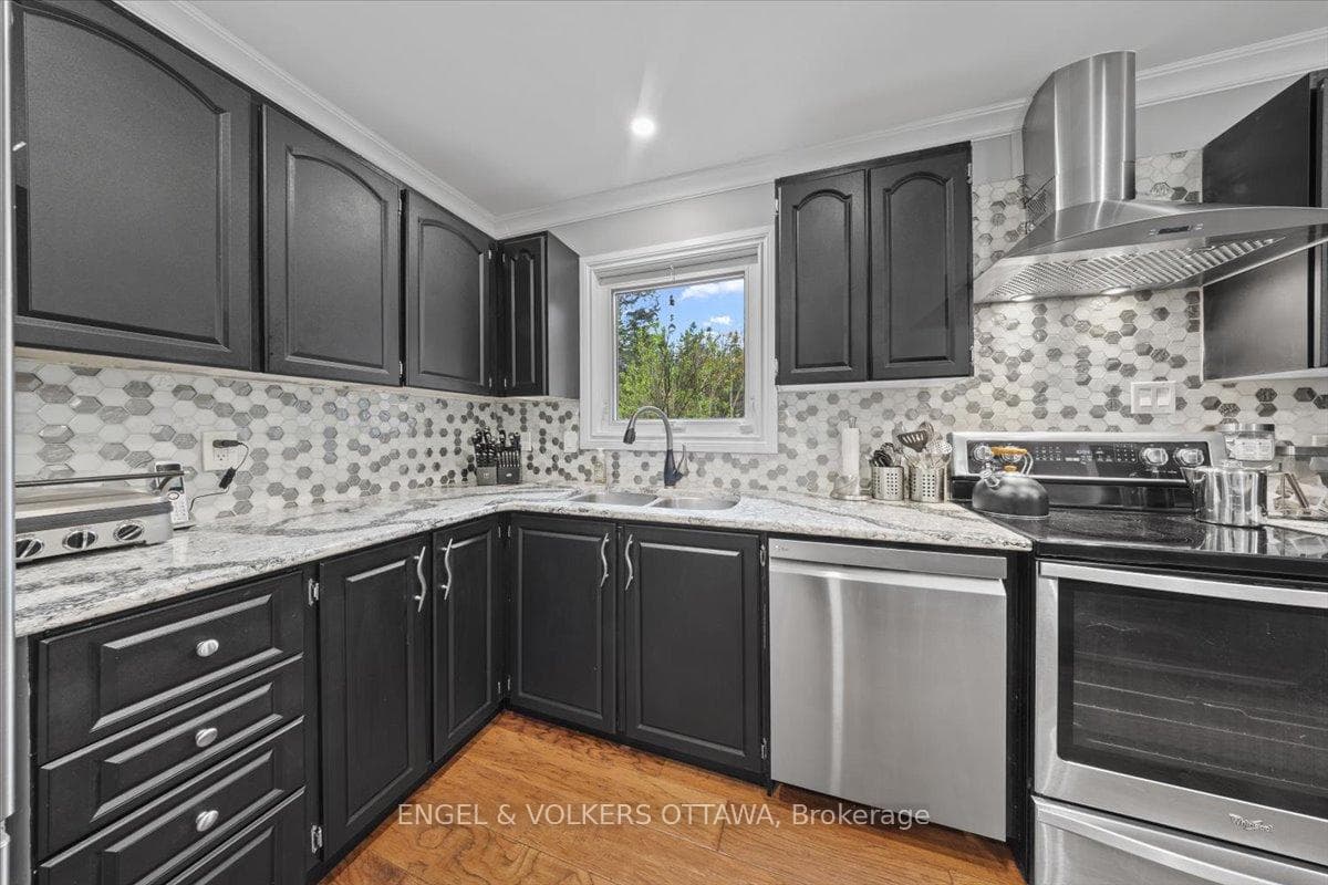 4841 Torbolton Ridge photo 11