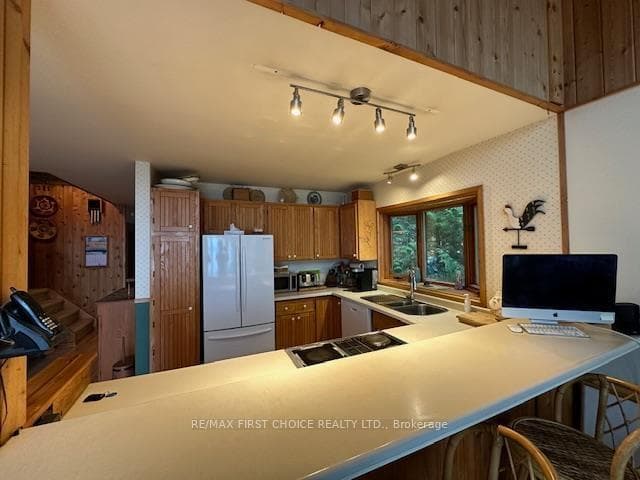 2049 Sunnyside Beach Road photo 8
