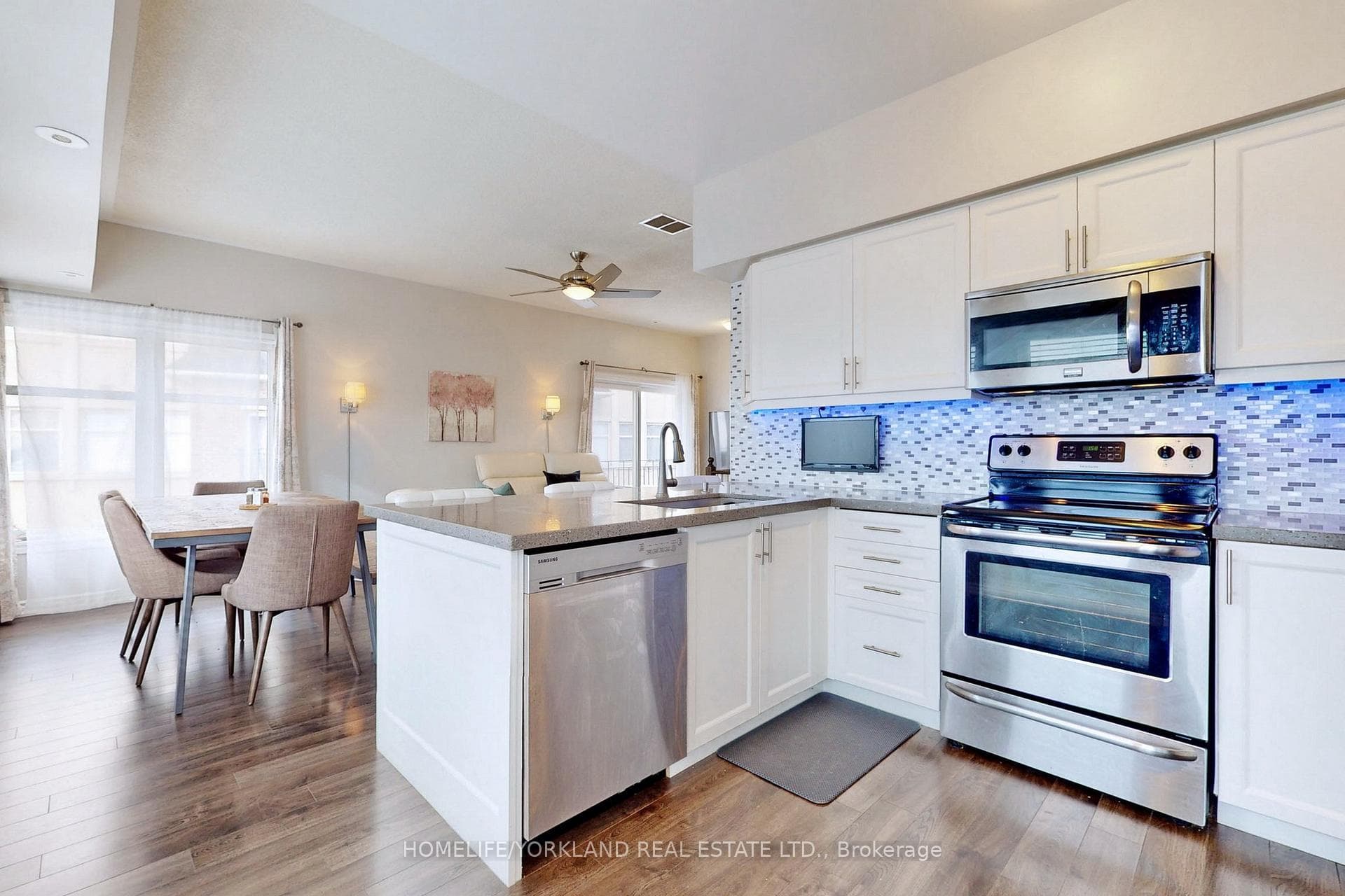 65 Cranborne Avenue Unit 207 photo 4