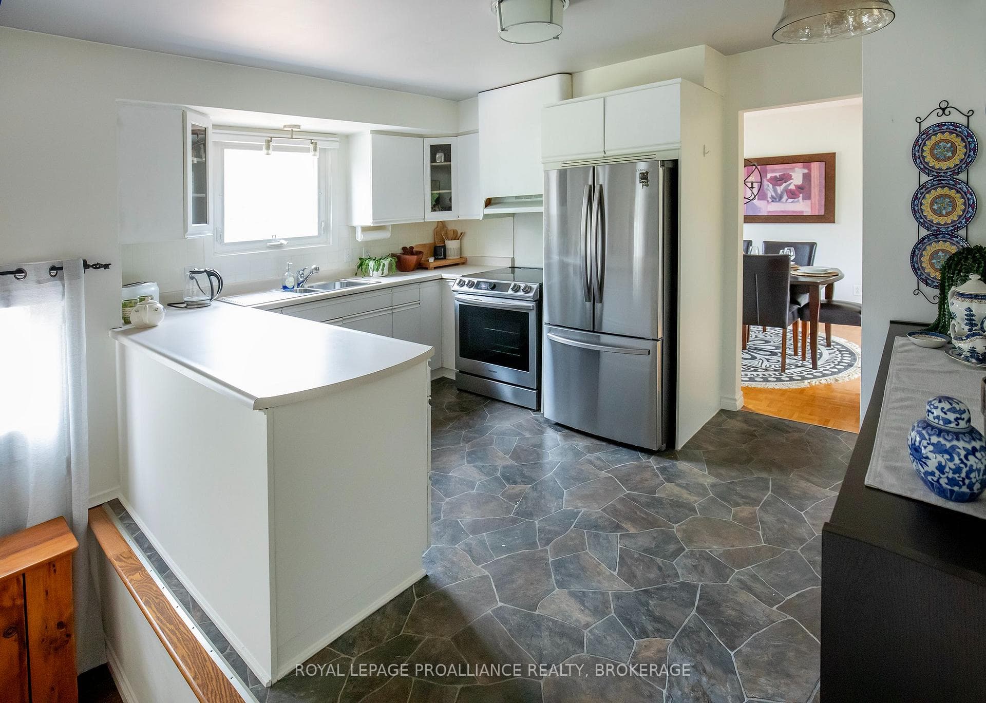 717 Laidlaw Crescent photo 10