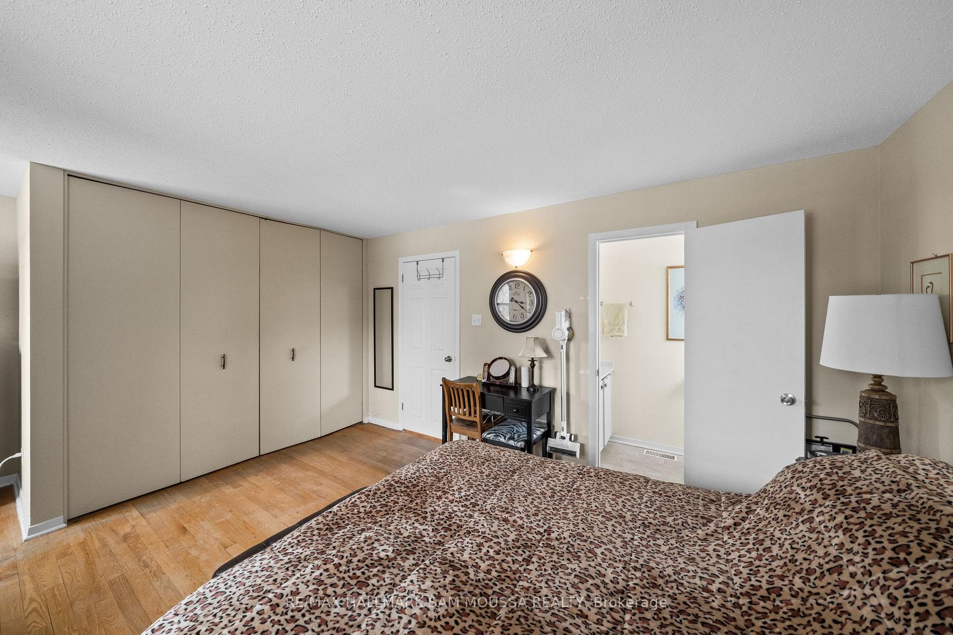 46 Seymour Avenue photo 24