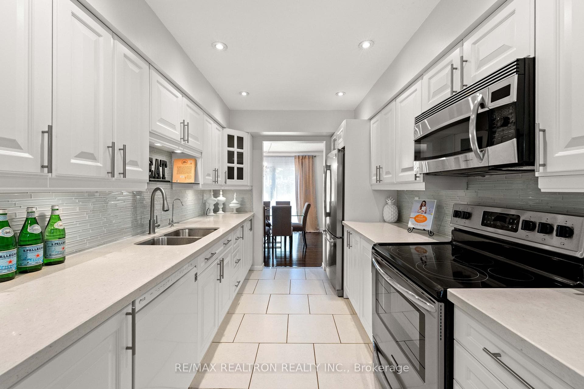 143 Spring Gate Boulevard photo 10