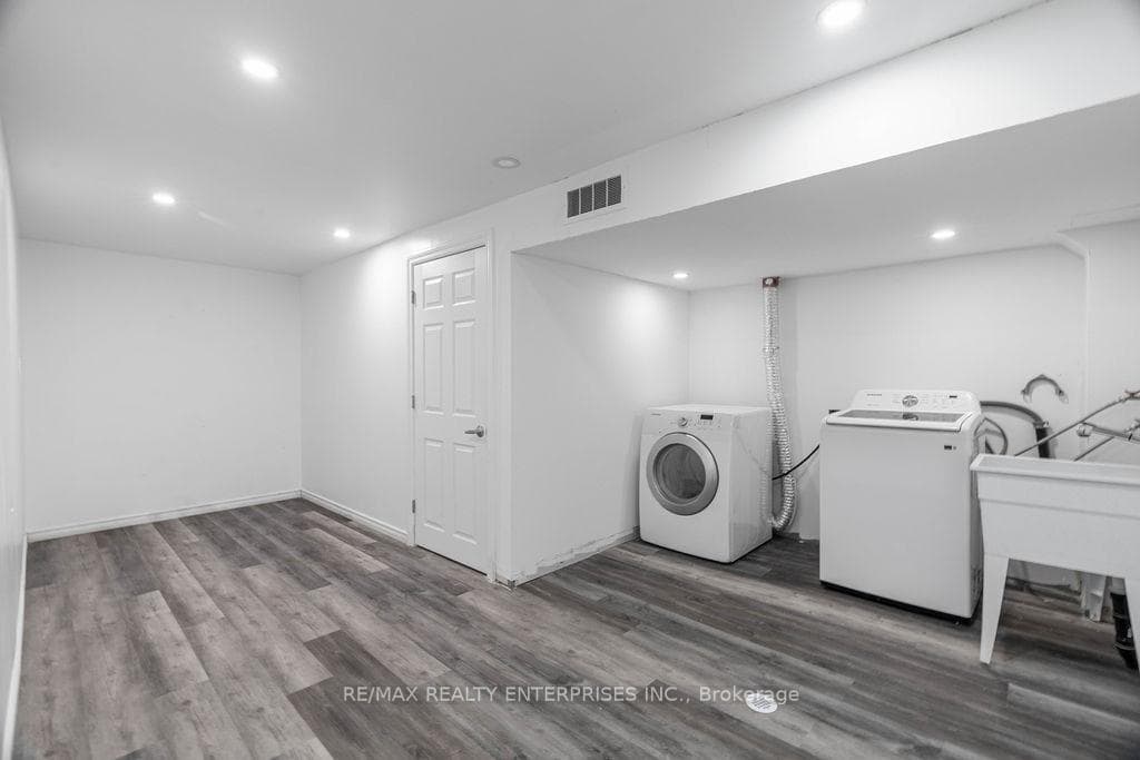 Laundry Room, Laundry Sink, Laminate Flooring