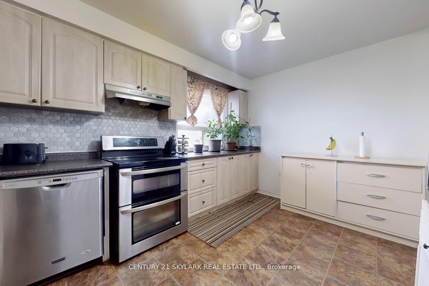 452 Silverstone Drive Unit 44 photo 10