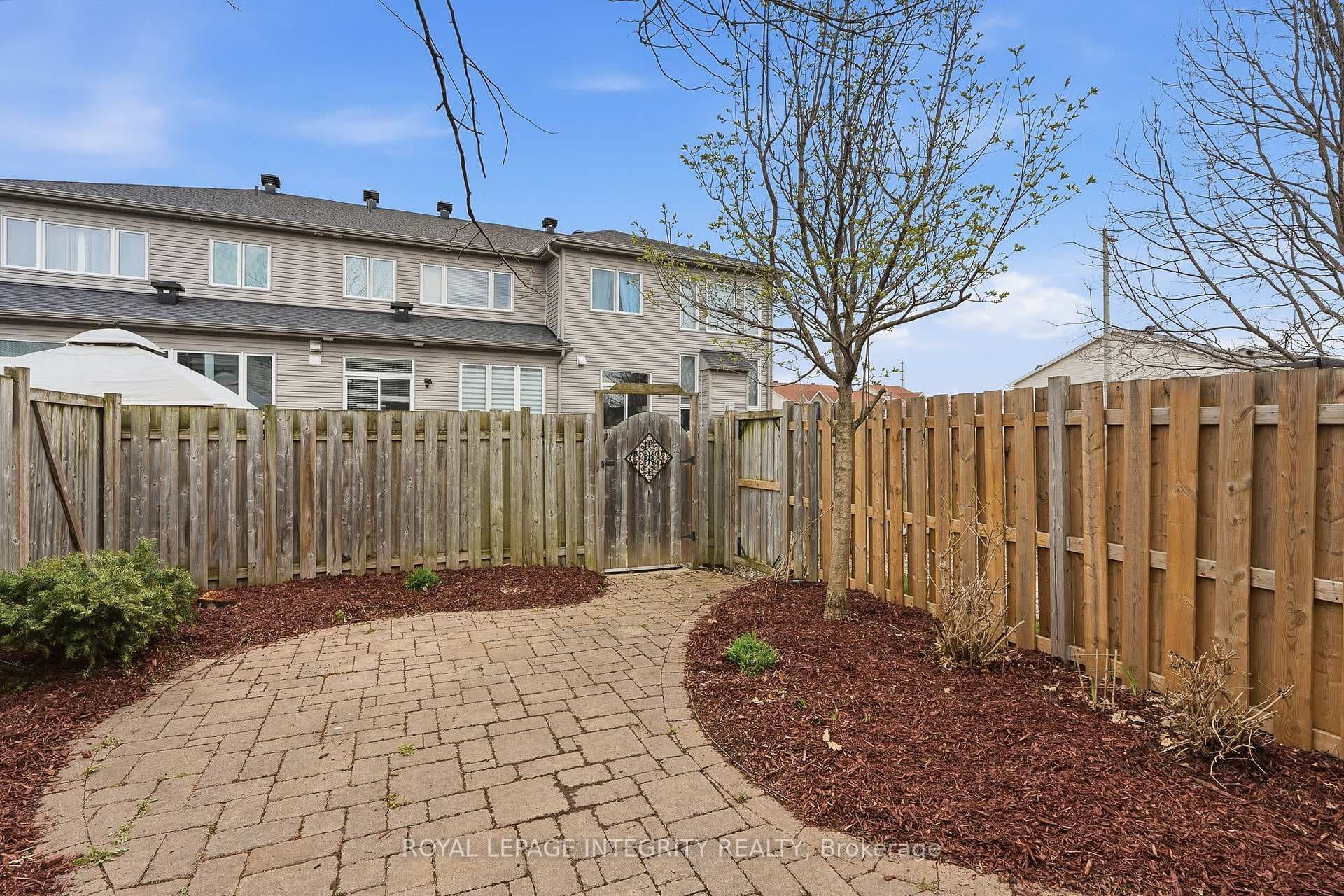 1073 Brasseur Crescent photo 28