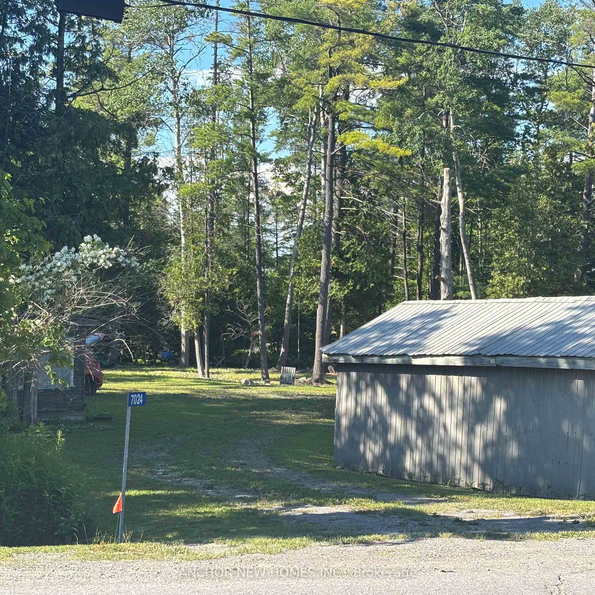 7024 Dieppe Road photo 2