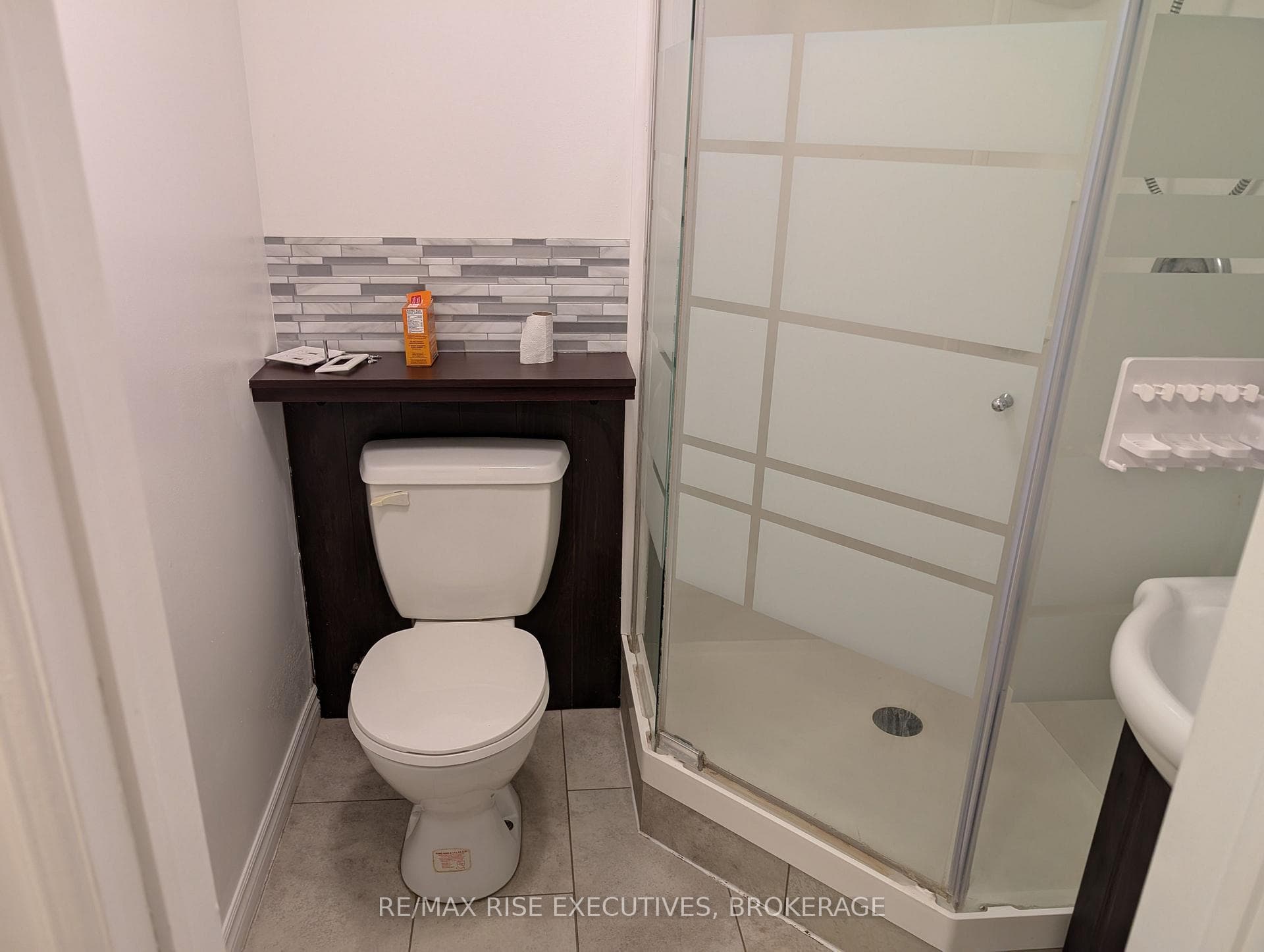 2405 Rideau Ferry Road photo 36
