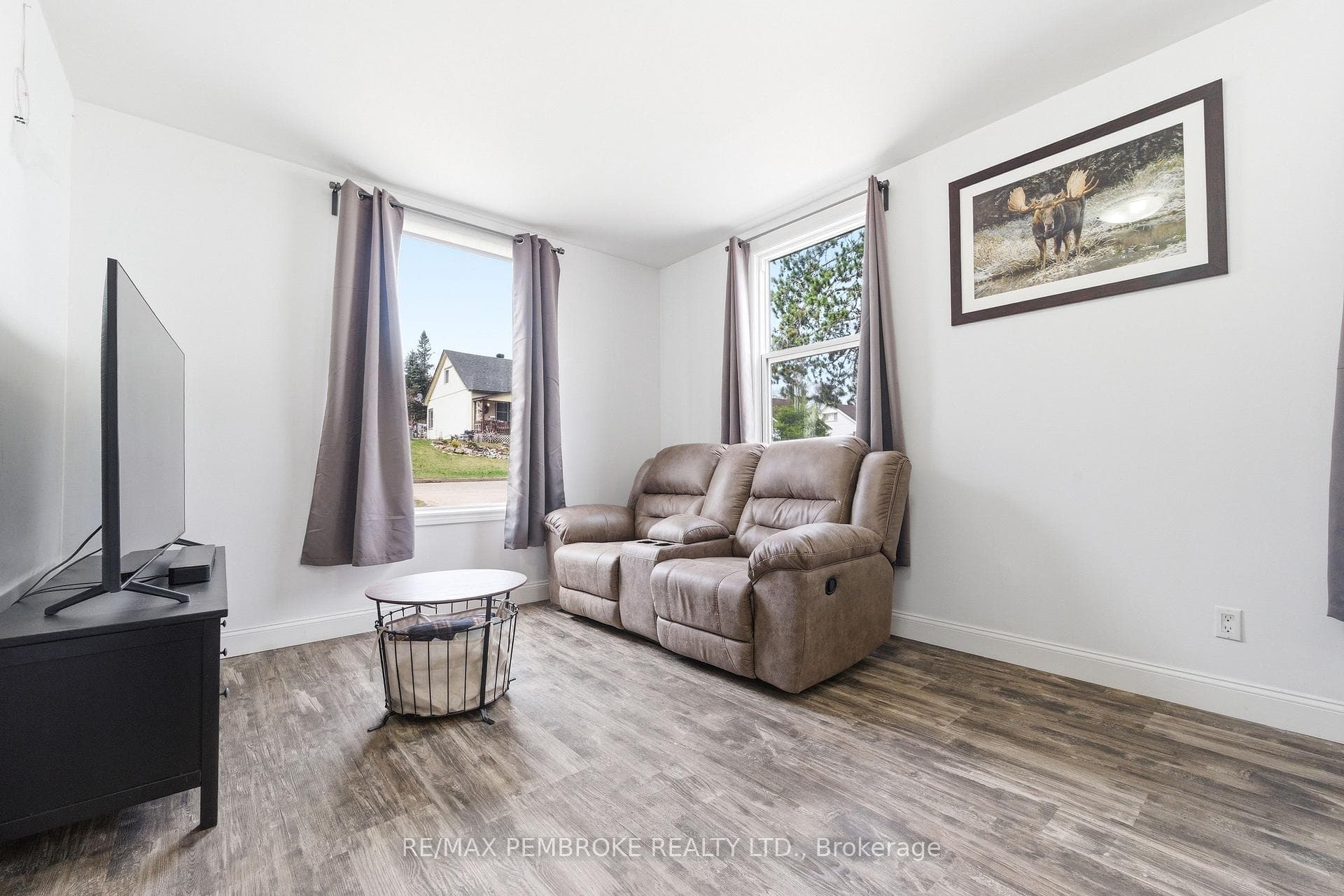 15 Alder Crescent photo 5